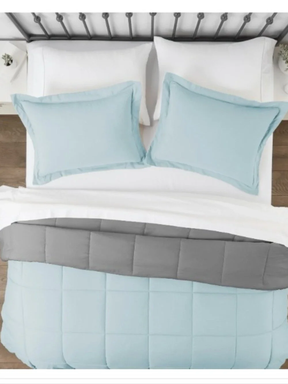 NWT Down Alternative Reversible King/cal King Comforter Set Aqua & Light Gray